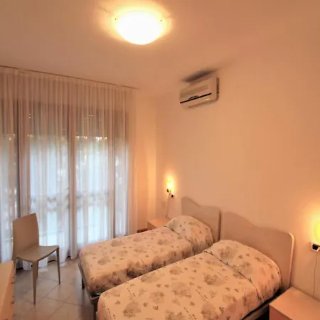 Modern For 6 People In Lignano Pineta By Beahost Apartment