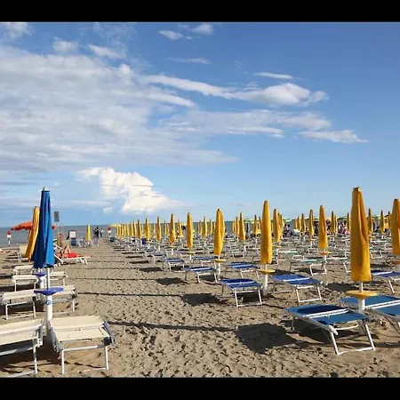 Modern For 6 People In Lignano Pineta By Beahost Apartment