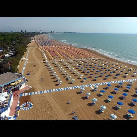 Apartment Modern For 6 People In Lignano Pineta By Beahost Lignano Sabbiadoro